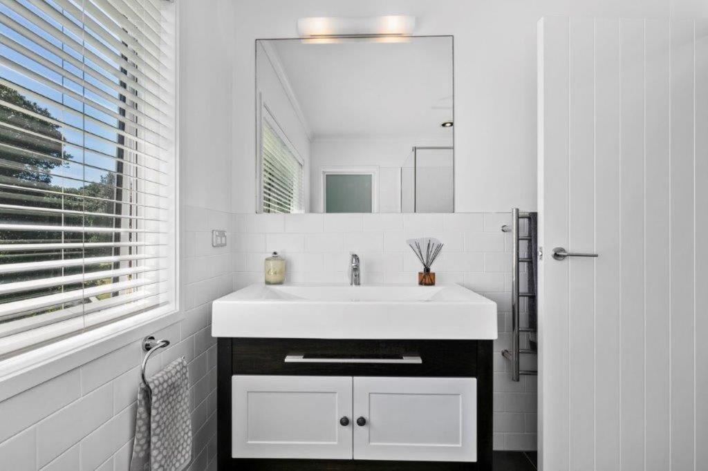 Stunning Tranquil Home With Green Space Views Mount Maunganui Exterior photo
